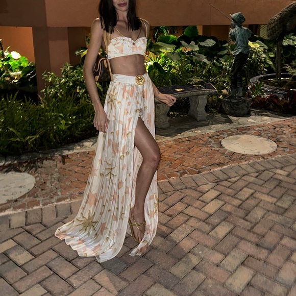 silk set by Designer Raisa & Vanessa - Picture 6 of 6